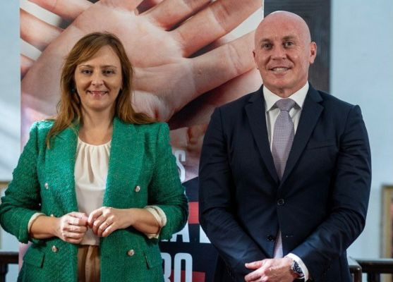 La consejera Nieves Lady Barreto y el decano del Colegio de Abogados de SC de La Palma, Juan Antonio Rodru00edguez