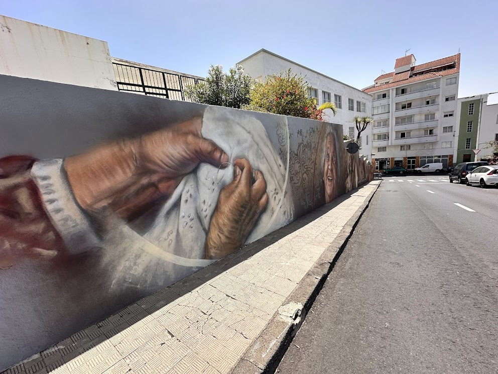 Foto detalle del mural a nuestros mayores