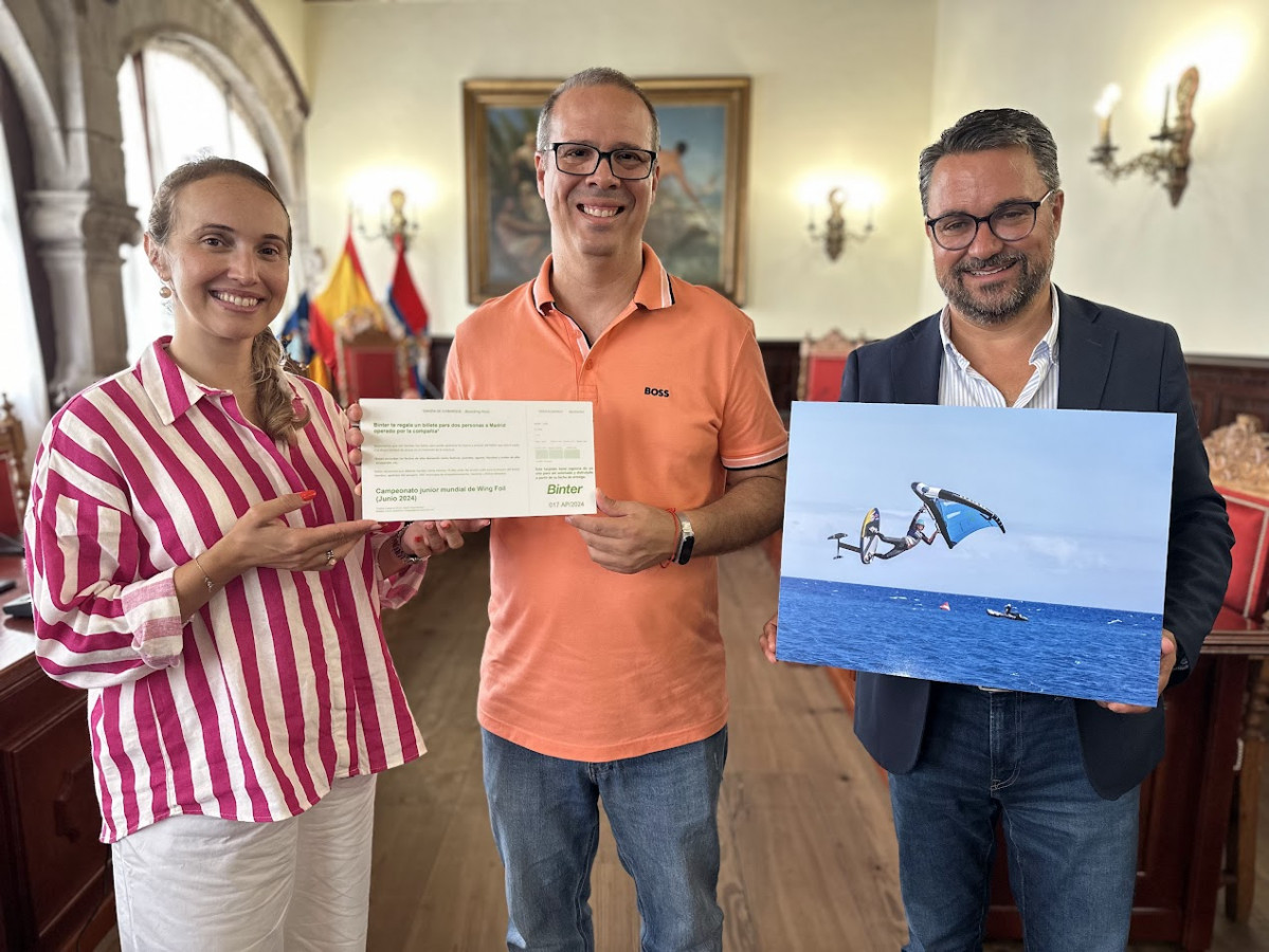 Foto Richard Antonio Du00edaz Jimu00e9nez, ganador del concurso de fotografu00eda de la concejalu00eda de Playa dedicado al campeonato del mundo juvenil de wingfoil