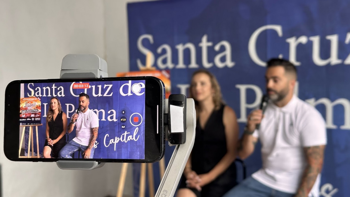 Foto Instante de la presentaciu00f3n en rueda de prensa de la concejalu00eda de Comercio y Desarrollo Local del Burger Fest Canarias en la capital palmera