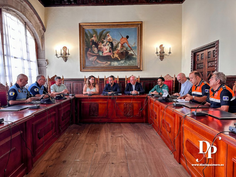 Foto instante de la reunión en el salón de plenos