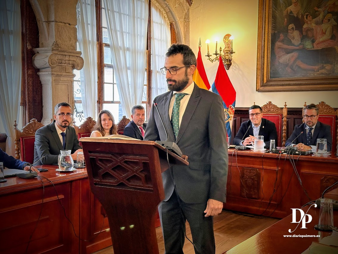 Foto Sergio Hidalgo toma posesiu00f3n como nuevo concejal de Santa Cruz de La Palma