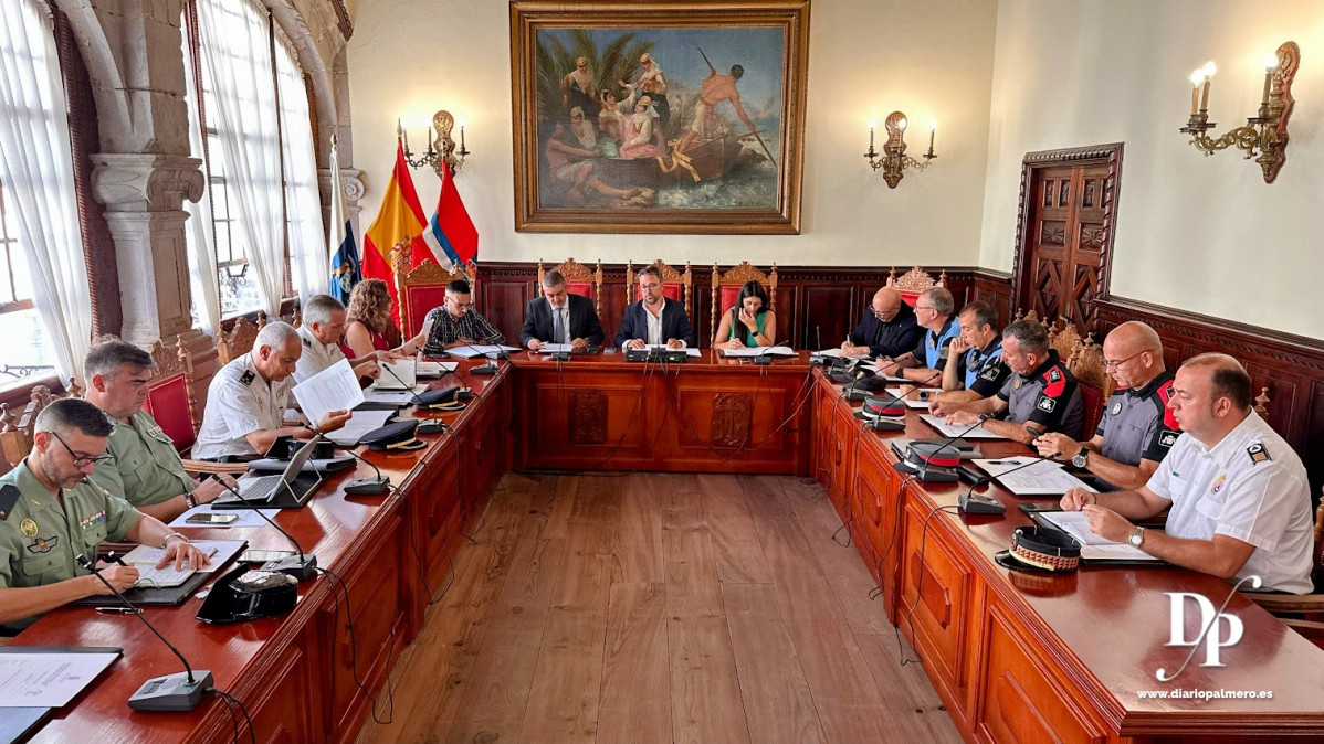 Foto reuniu00f3n Junta Local de Seguridad en el Ayuntamiento de Santa Cruz de La Palma