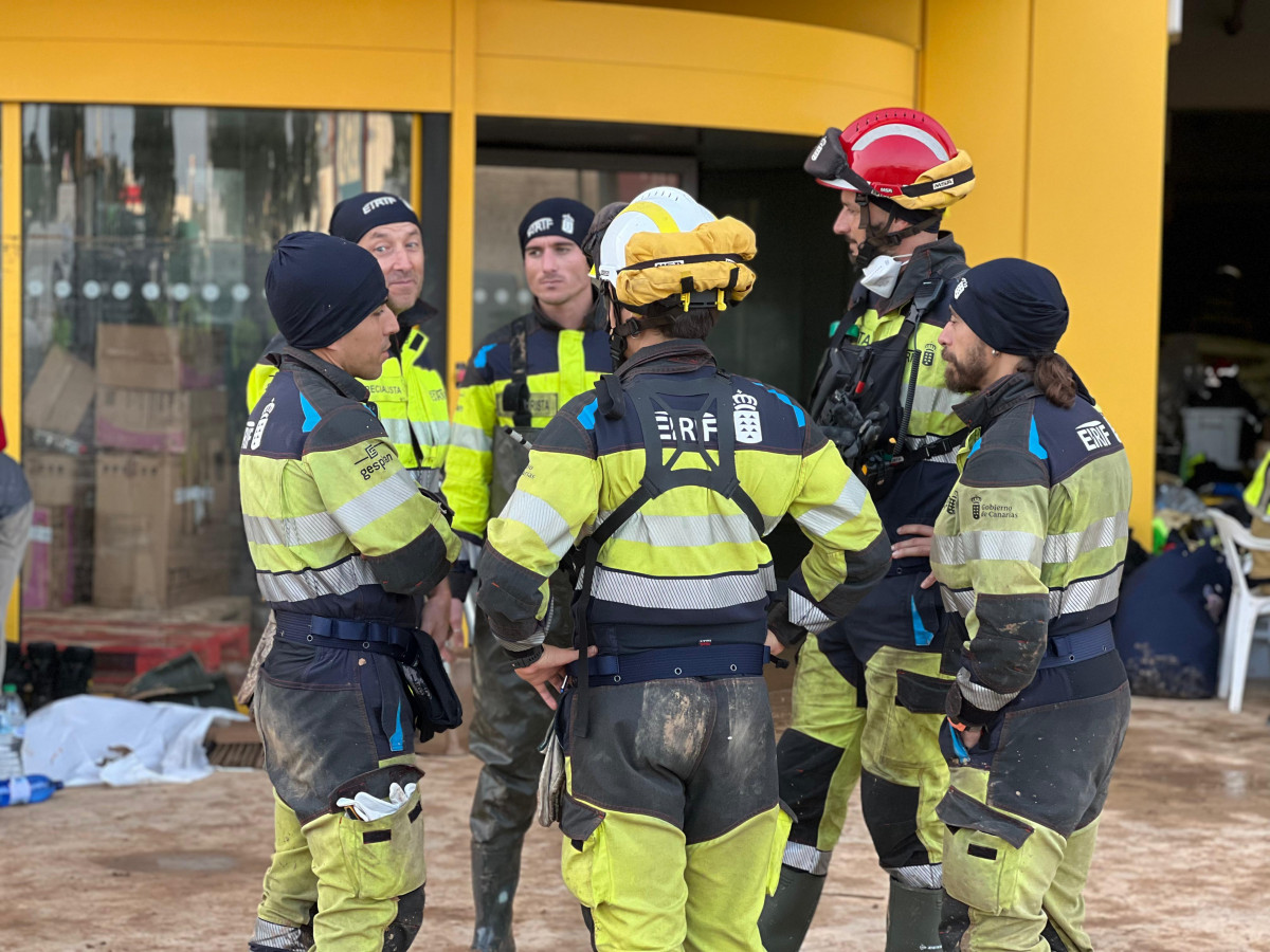 041124 Trabajos del dispositivo de emergencias  canario en Valencia(2)