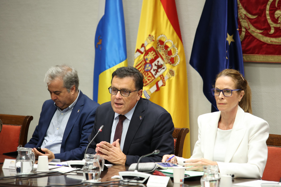 Manuel Miranda   Presentaciu00f3n de Presupuestos a los GruposParlamentarios de Canarias