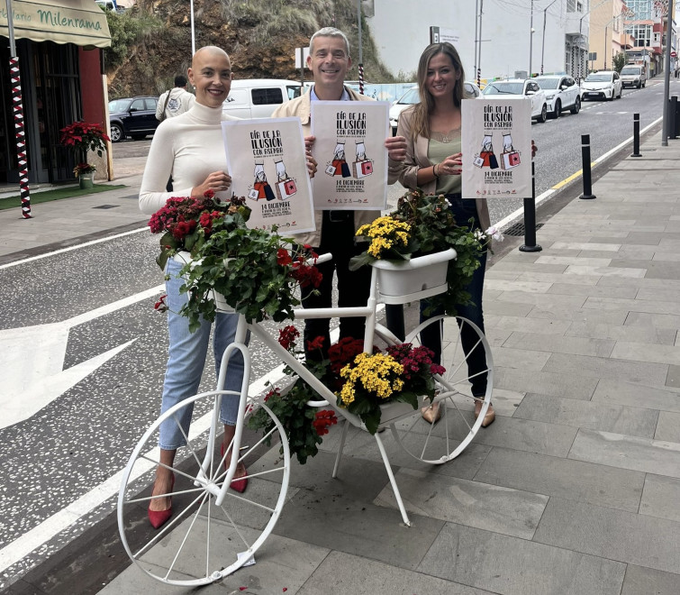 Izqda a drecha Yudena Gonzalez presidenta ASEMBA, Matteo Zamboni Concejal comercio y Miriam Perestelo consejera