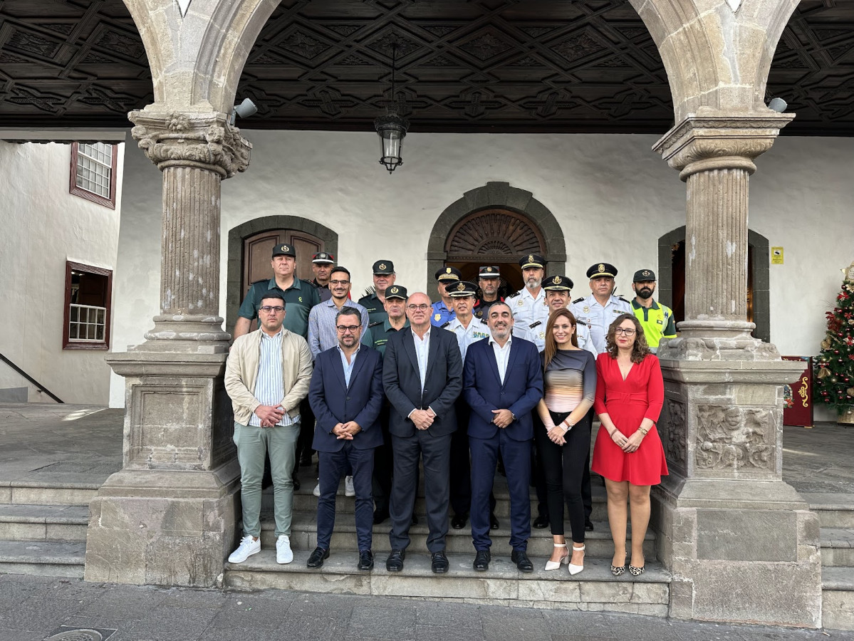 Foto de familia tras la celebraciou0301n de la JLS en Santa Cruz de La Palma