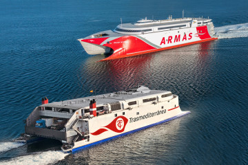 Armas Trasmediterranea  buques de la compañia navegando
