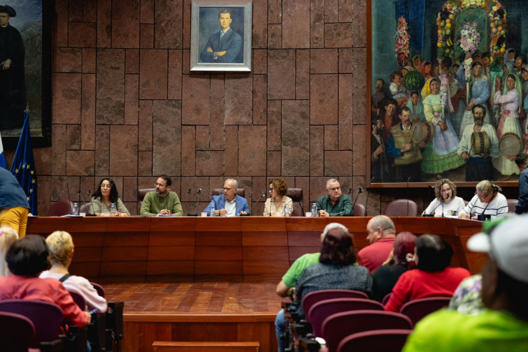 100125 Firma de contratos del programa de empleo para la inserción laboral de personas con más de 60 años en La Gomera