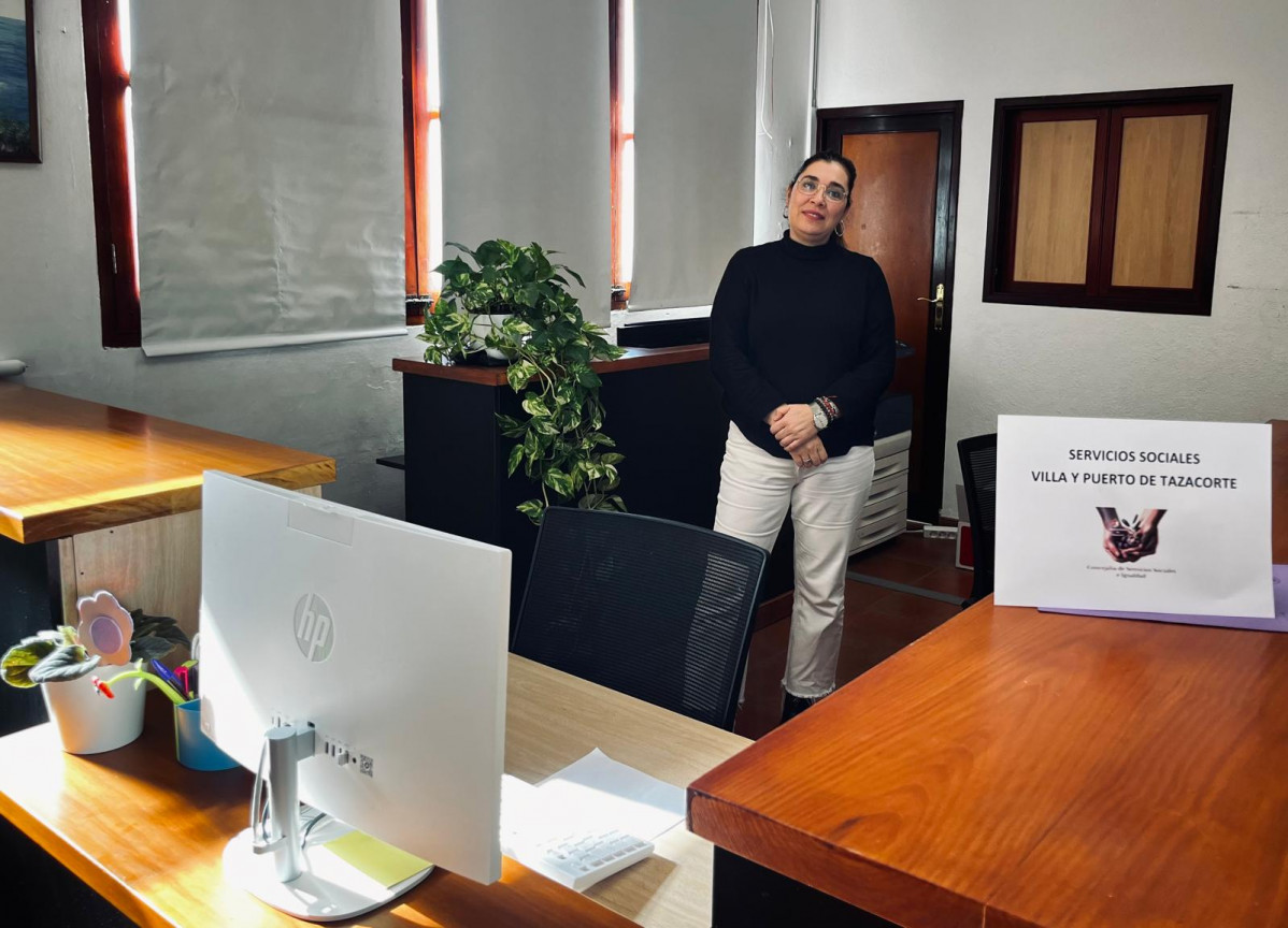 Lisi Su00e1nchez en las nuevas oficinas de Servicios Sociales