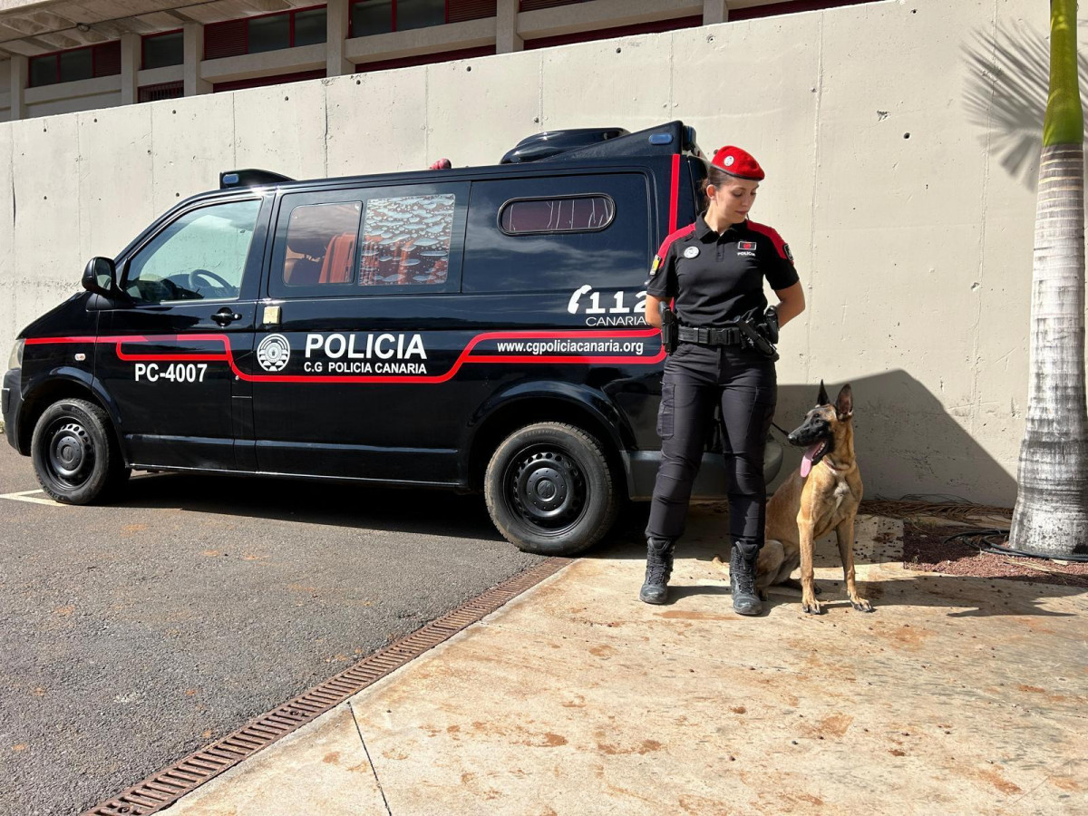 Agente de la Unidad Canina del CGPC