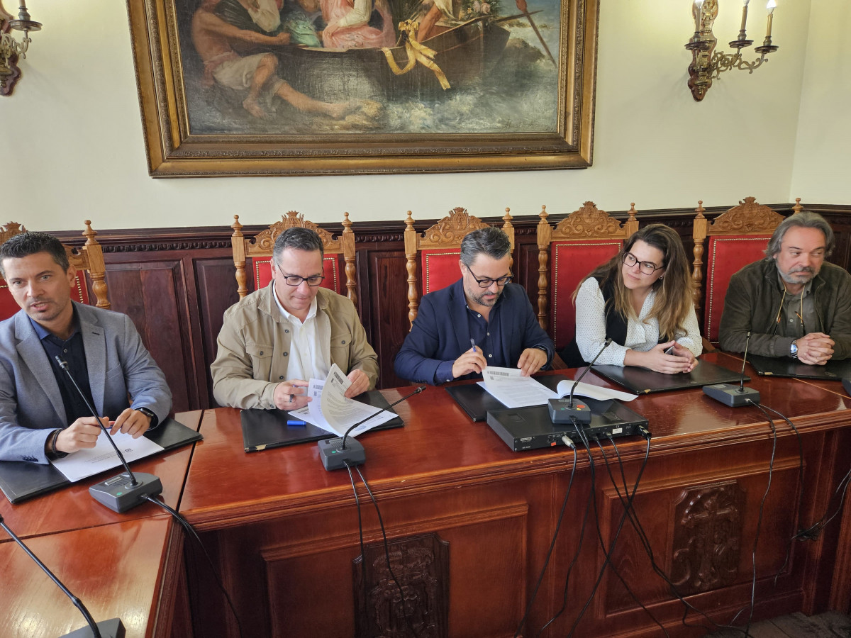 FOTO. Firmado convenio Gobcan Ayto mejora cinco centros SCLP