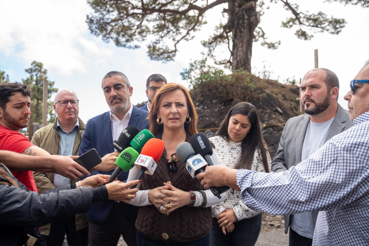 Nieves Lady Barreto, durante la visita al Pino del Consuelo, en Fuencaliente