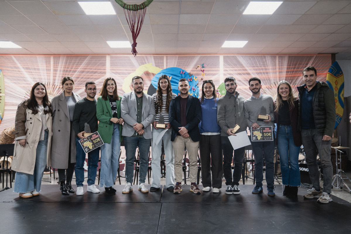 IMAGEN PREMIADOS Y AUTORIDADES