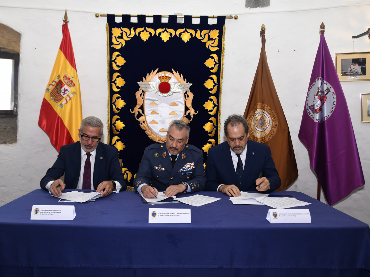 Foto 1 Firma colaboraciu00f3n EA ULPGC ULL