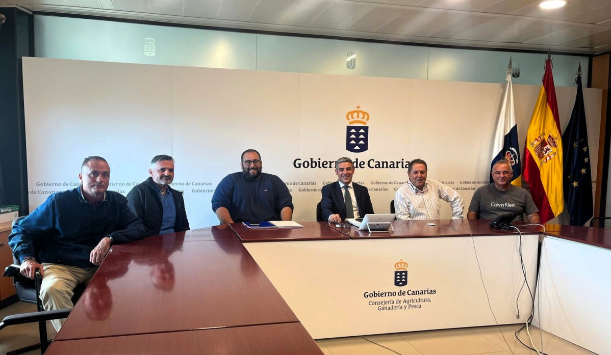 Reuniu00f3n del consejero de Agricultura con agricultores plataneros de La Palma