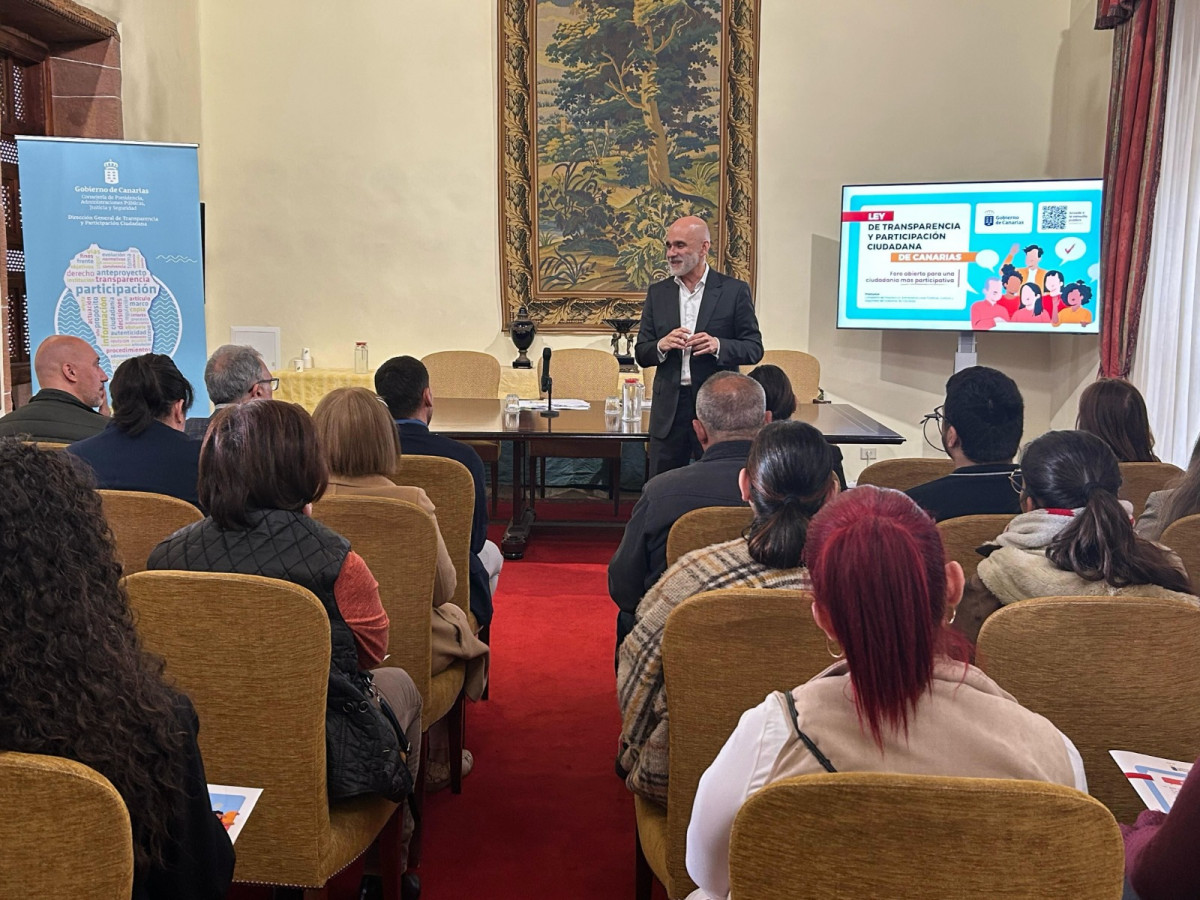 El viceconsejero Antonio Llorens en la presentaciu00f3n de las jornadas en SC de La Palma