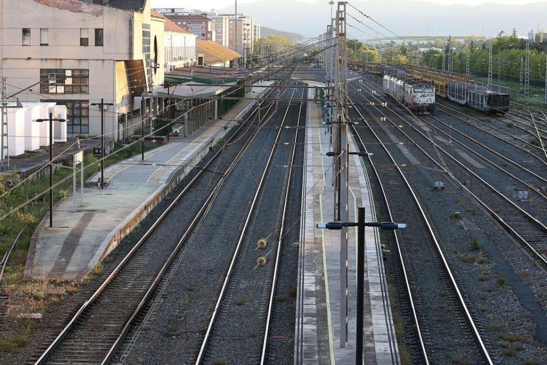 El Apagón deja sin transporte a cientos de personas que duermen en las estaciones