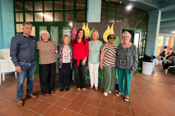 Lisi Sánchez junto a la Asociación de la Tercera Edad