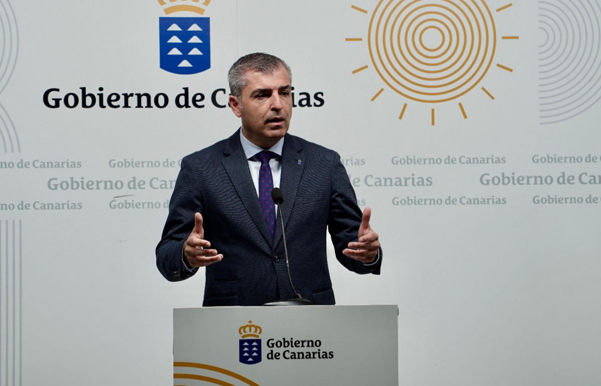 El vicepresidente, Manuel Domu00ednguez, durante la presentacion del baru00f3metro del autonomo