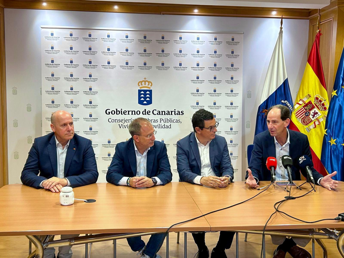 El Gobierno de Canarias y el Cabildo de La Palma coordinan el refuerzo del transporte de mercanciu0301as en la isla 3