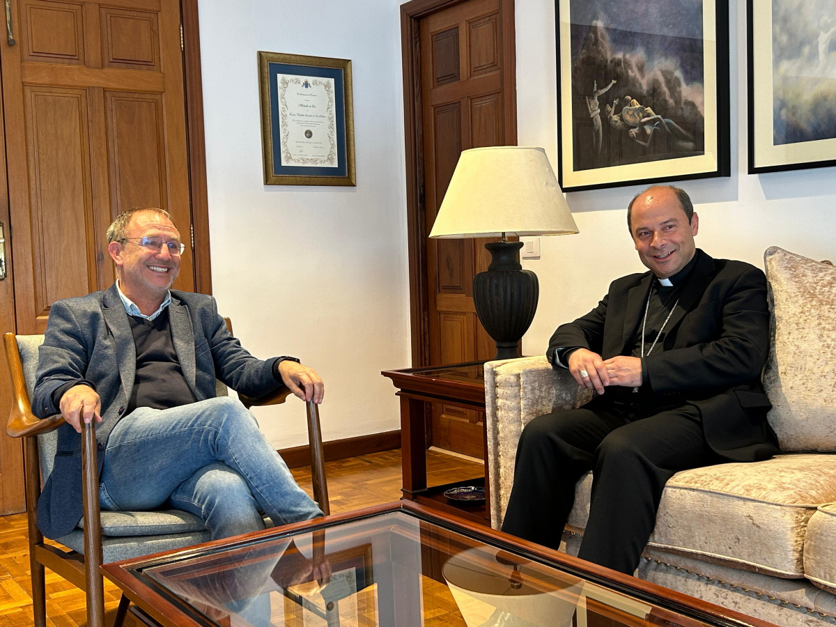 Primera visita obispo (1)