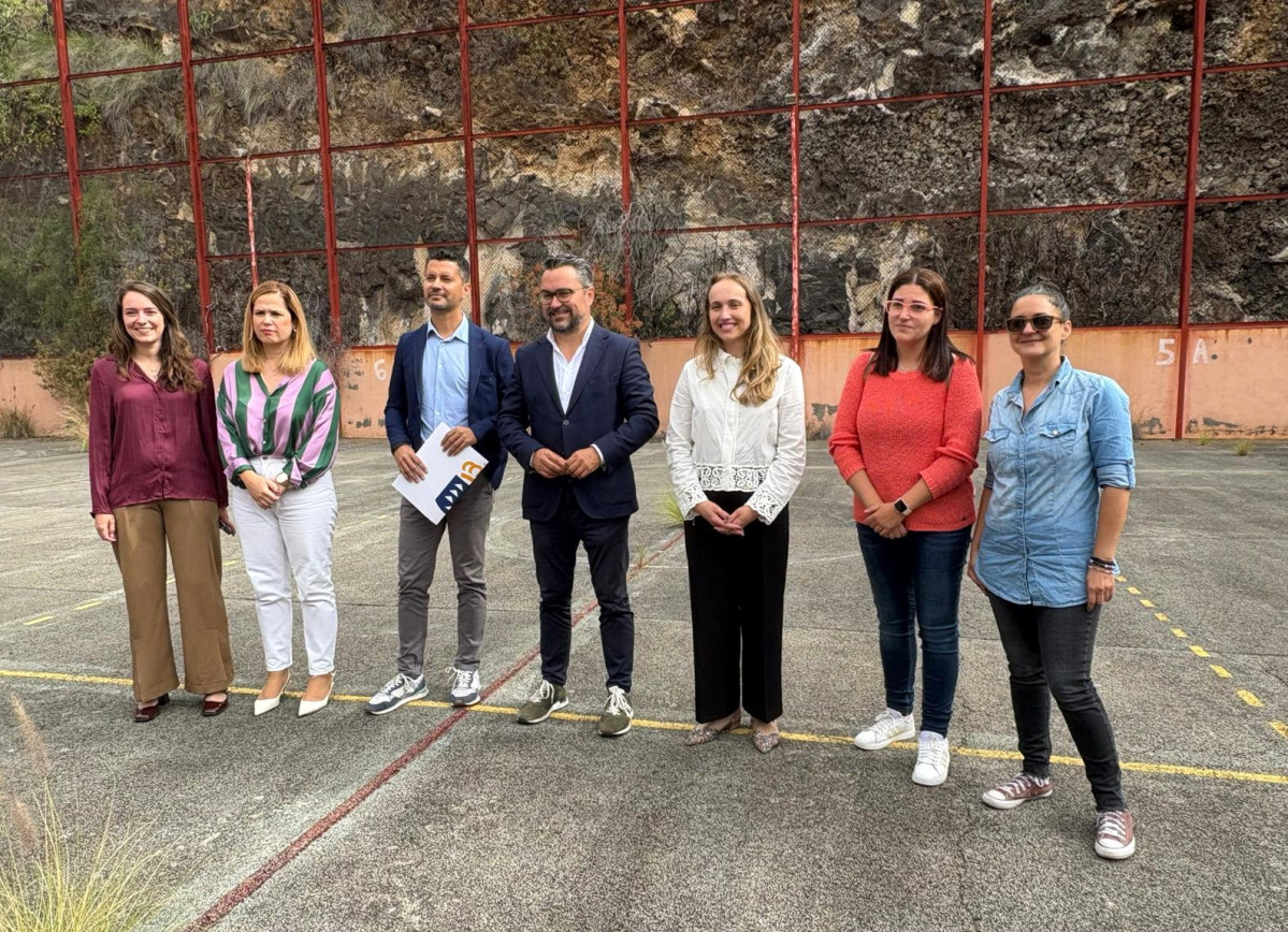 Foto. Presentaciu00f3n del inicio de la actuaciu00f3n en  el CEIP Gabriel Duque Acosta