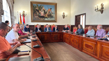 Foto de la reunión de trabajo con el Comisionado Especial para la Reconstrucción de La Palma sobre las Fiestas Lustrales