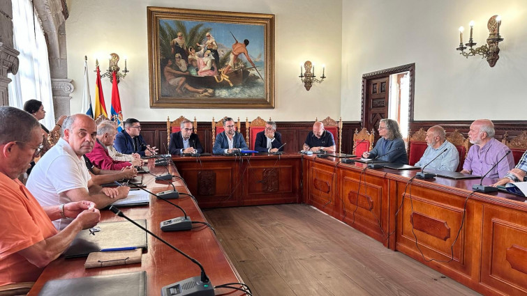 Foto de la reunión de trabajo con el Comisionado Especial para la Reconstrucción de La Palma sobre las Fiestas Lustrales
