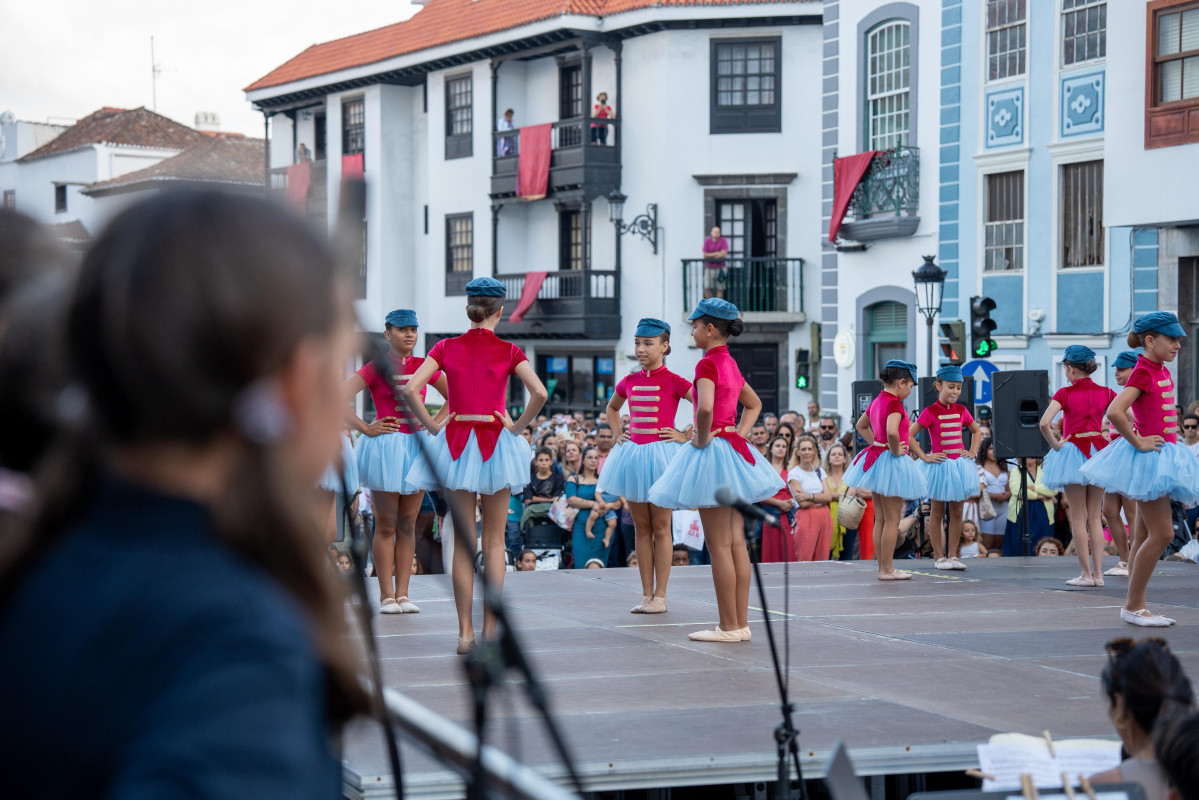 Actuaciou0301n Danza Infantil Coreada en La Recova 1