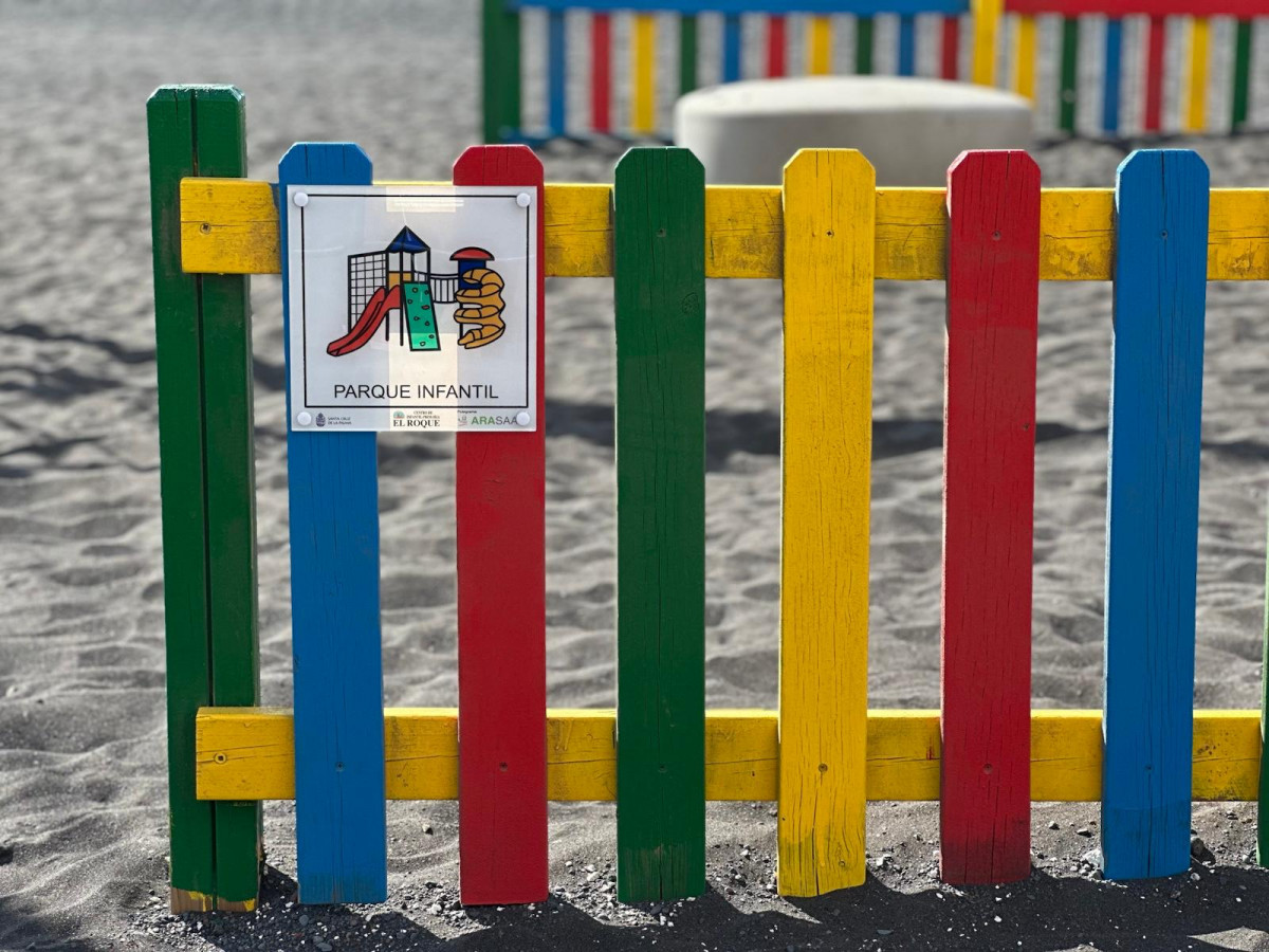 Foto detalle de pictograma en la zona de juegos de la playa de Santa Cruz de La Palma