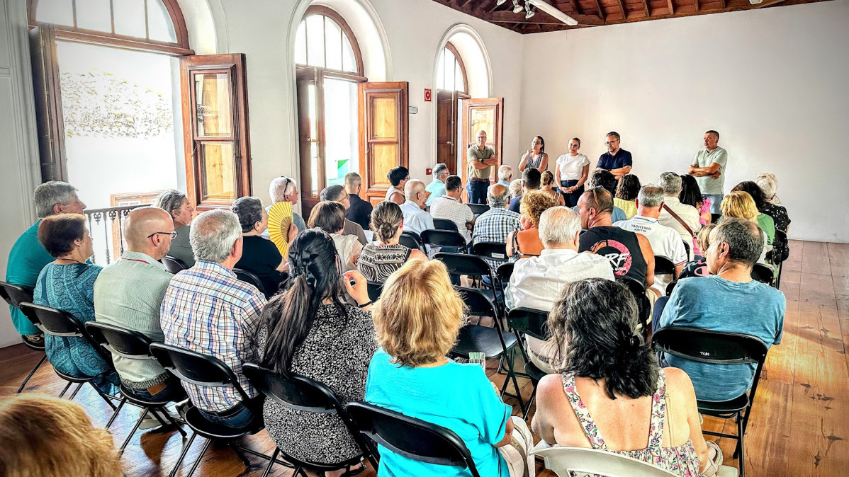 Foto 4 detalle de una de las convocatorias informativas vecinales organizada por el Ayuntamiento de Santa Cruz de La Palma